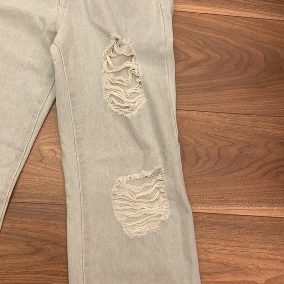 Super good condition, intentional rips. Never worn once :)) - Picture 3 of 6